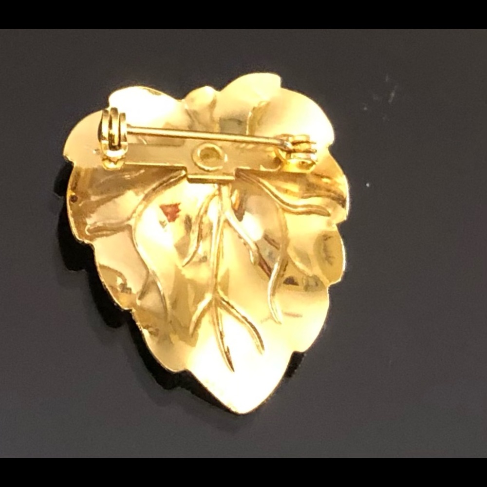 Two Beautiful vintage brooches. Gold leaf & pearl. BO11 - Picture 5 of 7